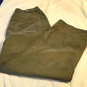 Vintage St Johns Bay Olive Green Capris Button/Zip Closure size 12.